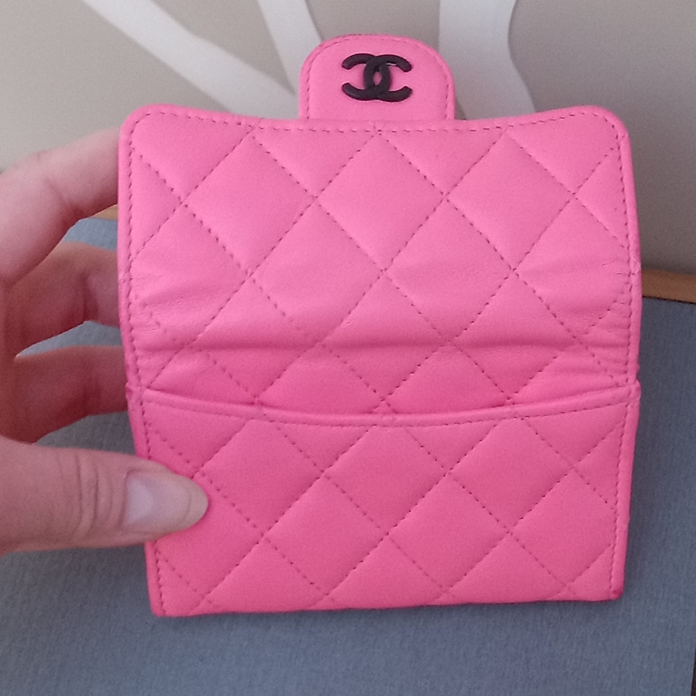 💝 CHANEL Pink Quilted Lambskin Flap Card Holder EUC - Picture 9 of 14